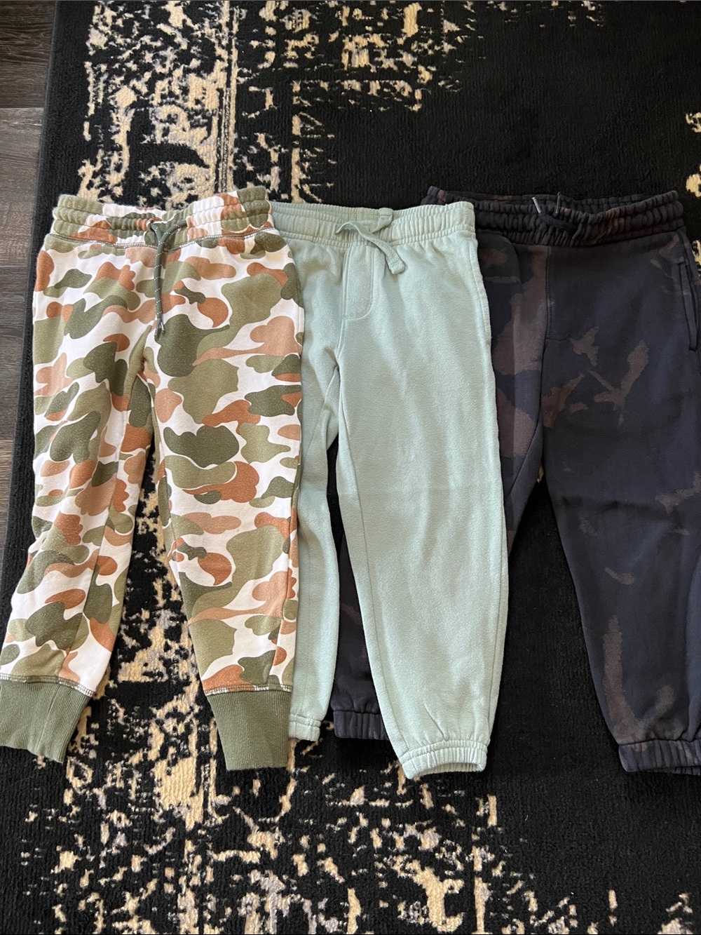 Boys 3 pc sweatpant bundle size 4/5